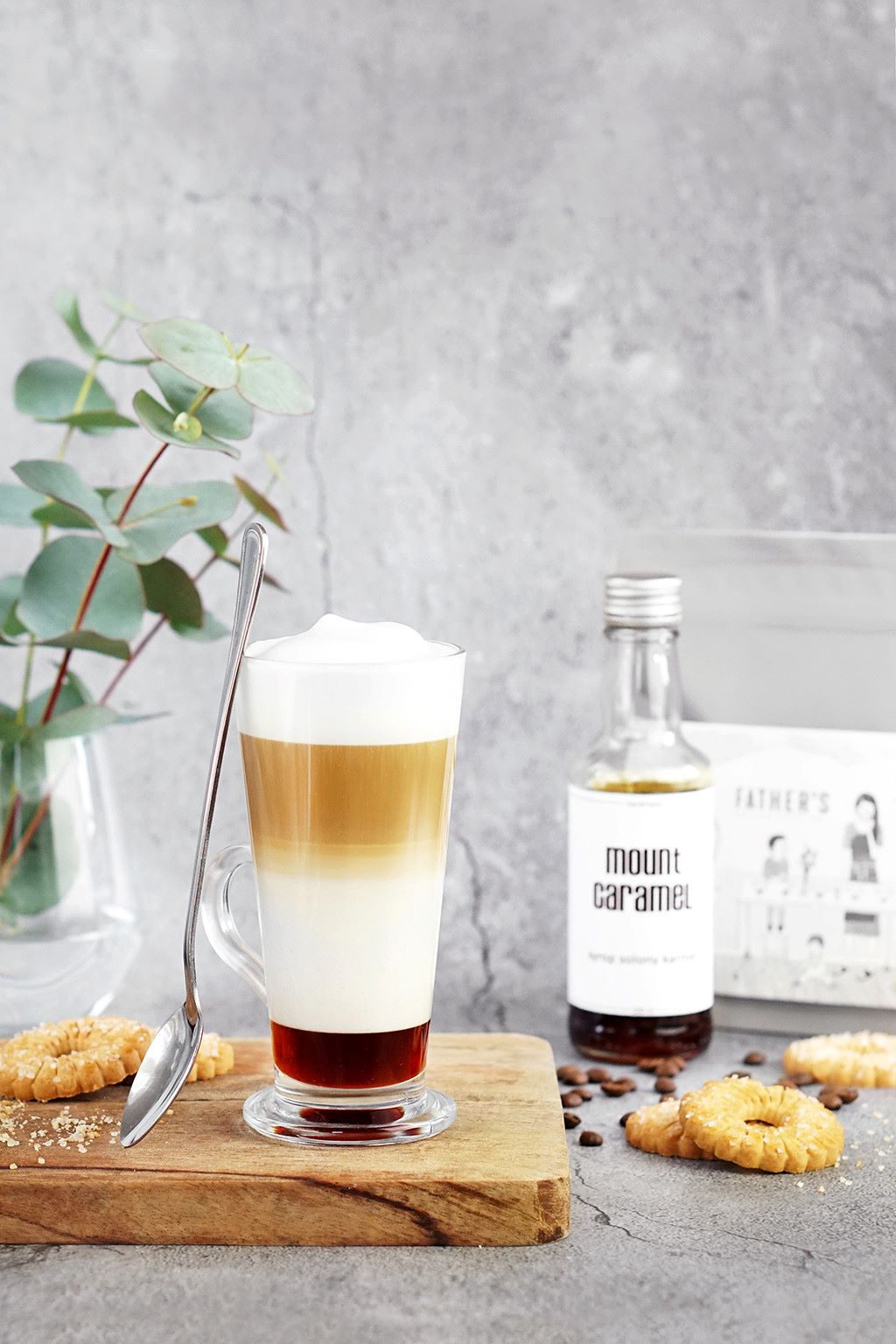 latte macchiato z syropem mount caramel