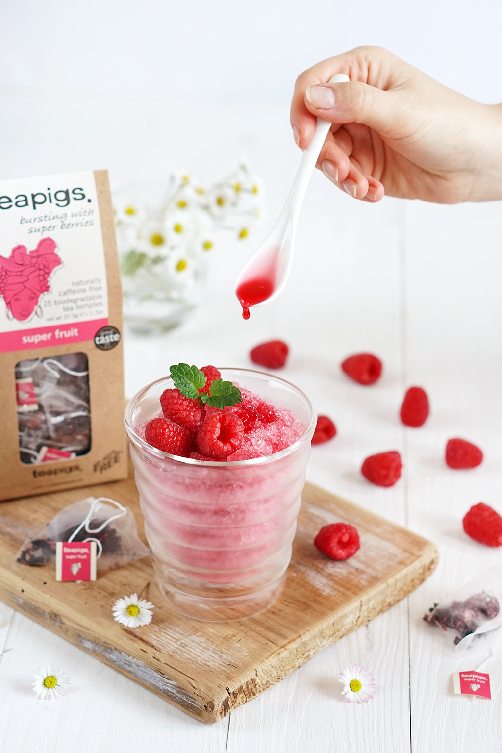 jak zrobić granitę - herbata Teapigs super fruit i syrop malinowy